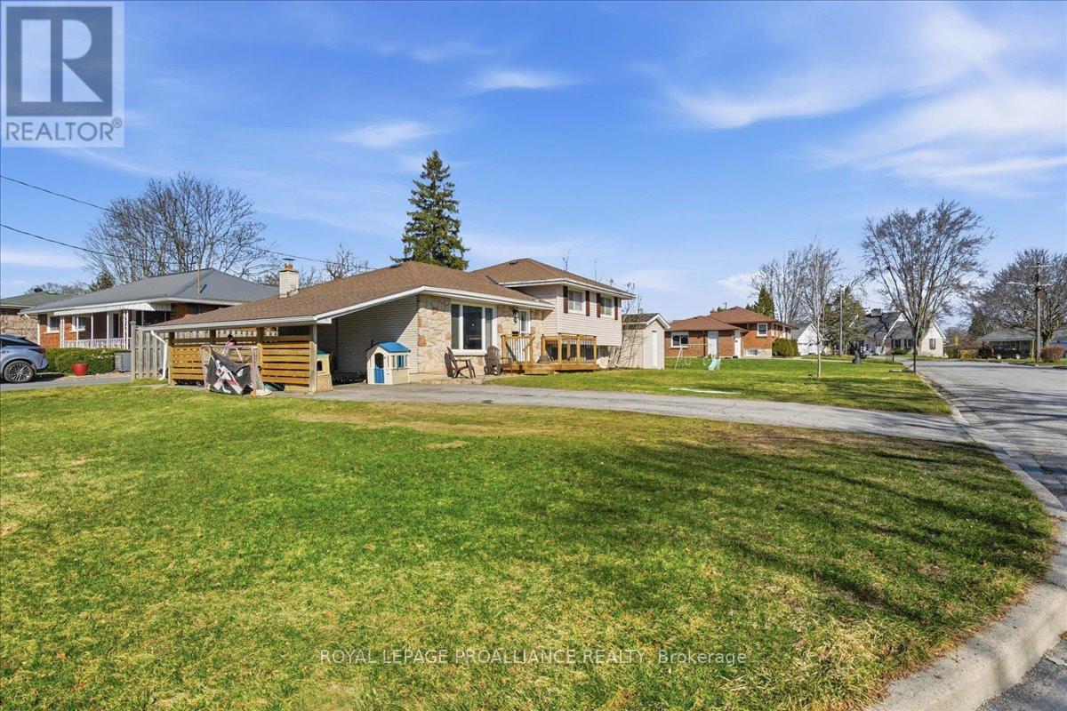 24 MELROSE CRESCENT - 3