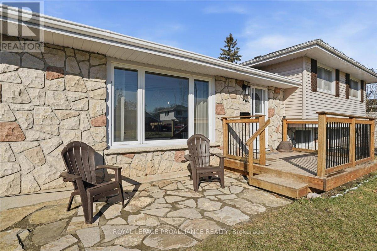24 MELROSE CRESCENT - 5
