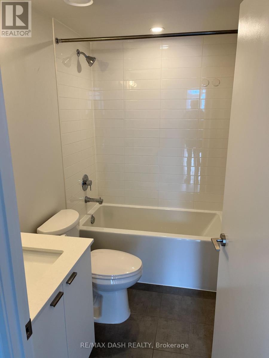 #806W 27 BATHURST STREET - 6