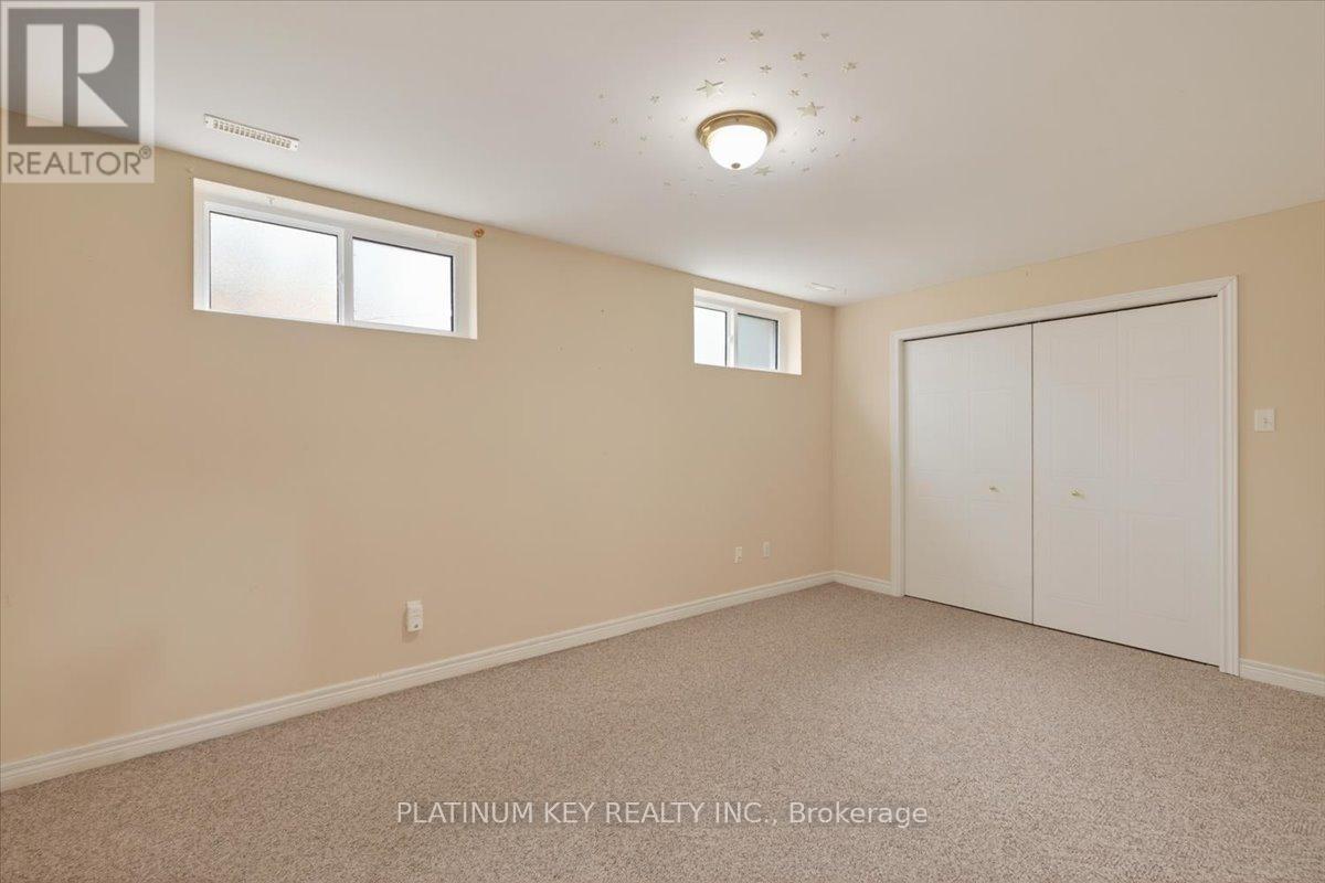 6 - 307 METCALFE STREET E Property Photo