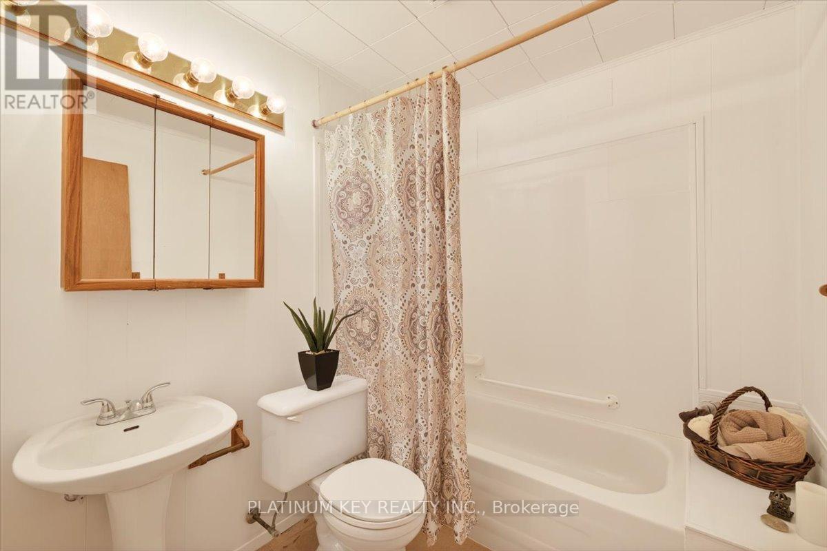 6 - 307 METCALFE STREET E Property Photo