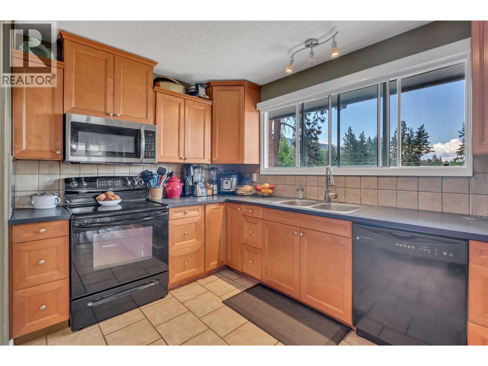 3269 McIver Road W, West Kelowna