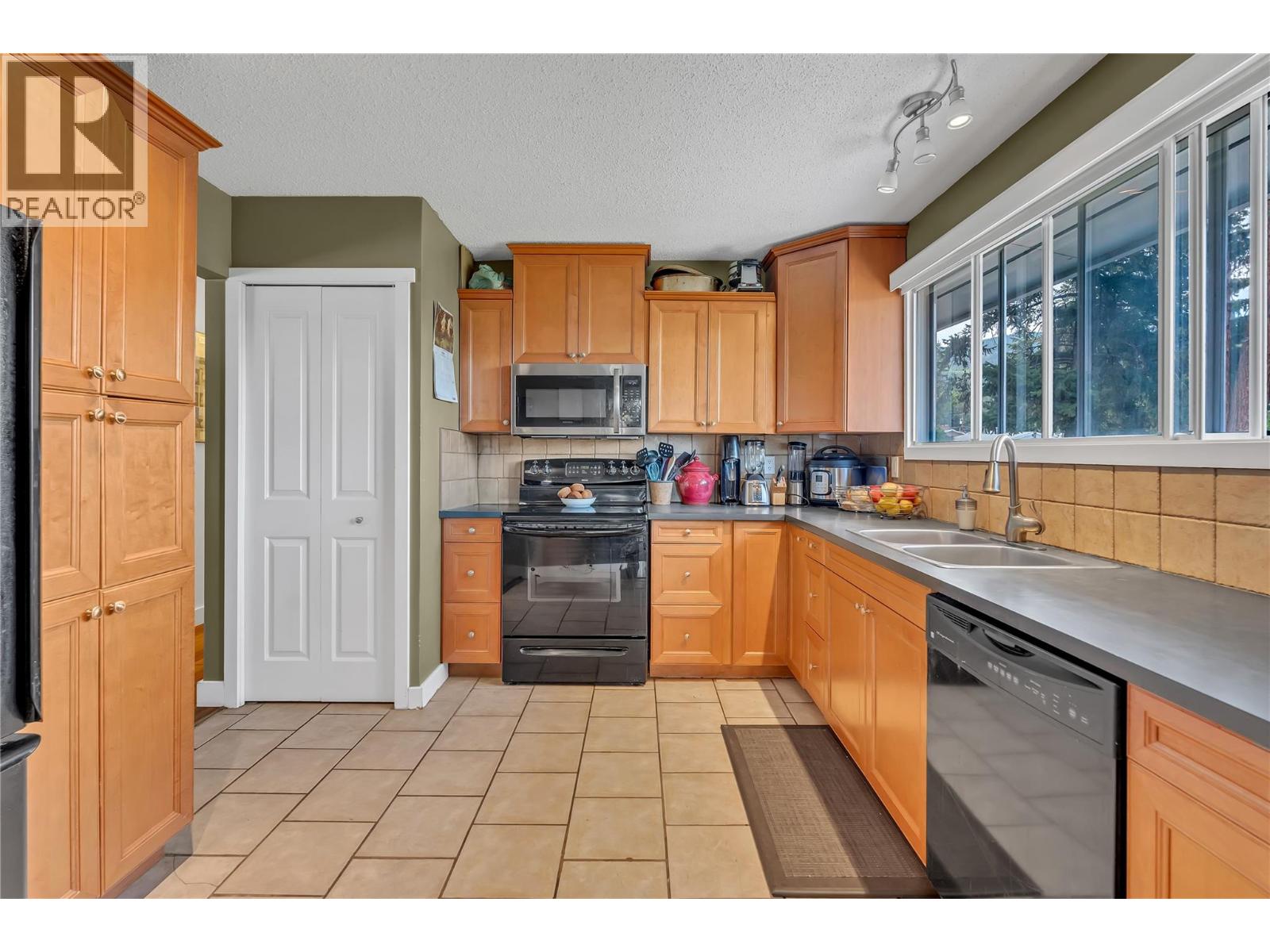 3269 McIver Road W, West Kelowna