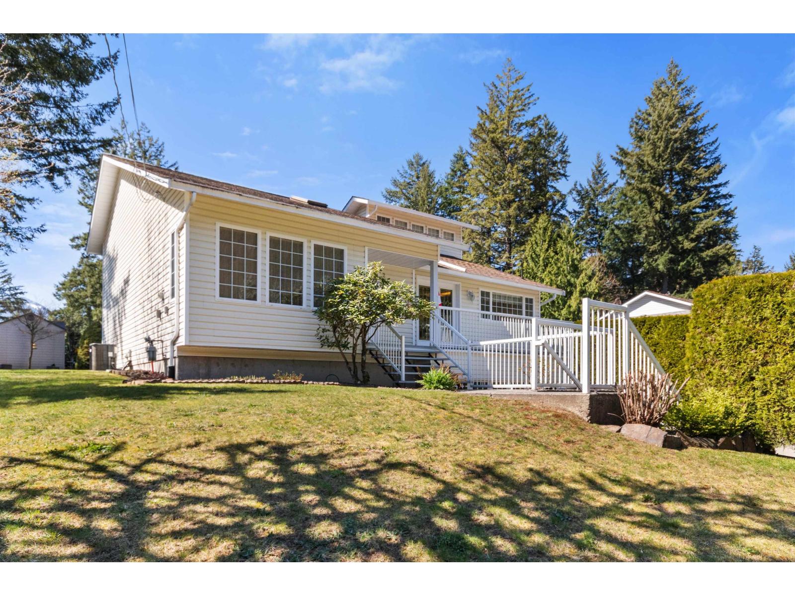 21376 LAKEVIEW CRESCENT, Kawkawa Lake
