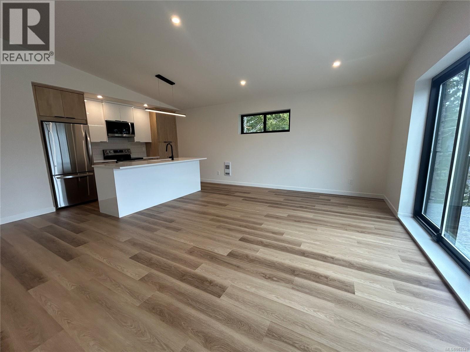 #201 1683 Larch Rd - 11