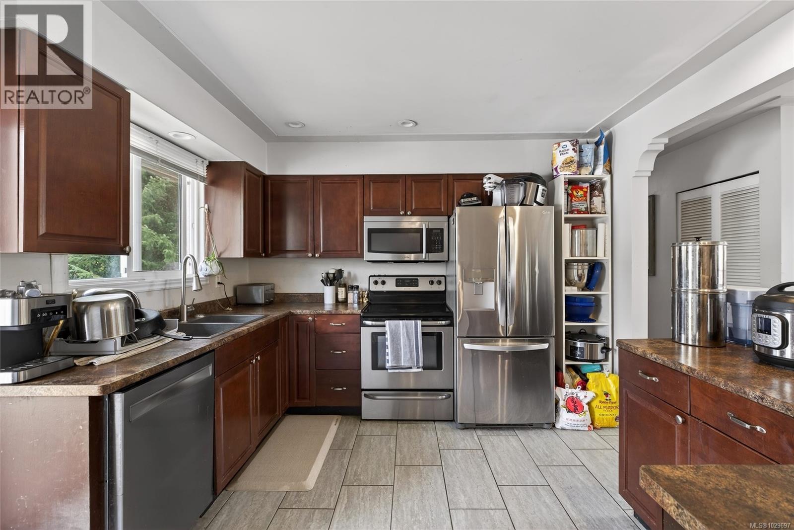 30 Rod & Gun Rd, Courtenay