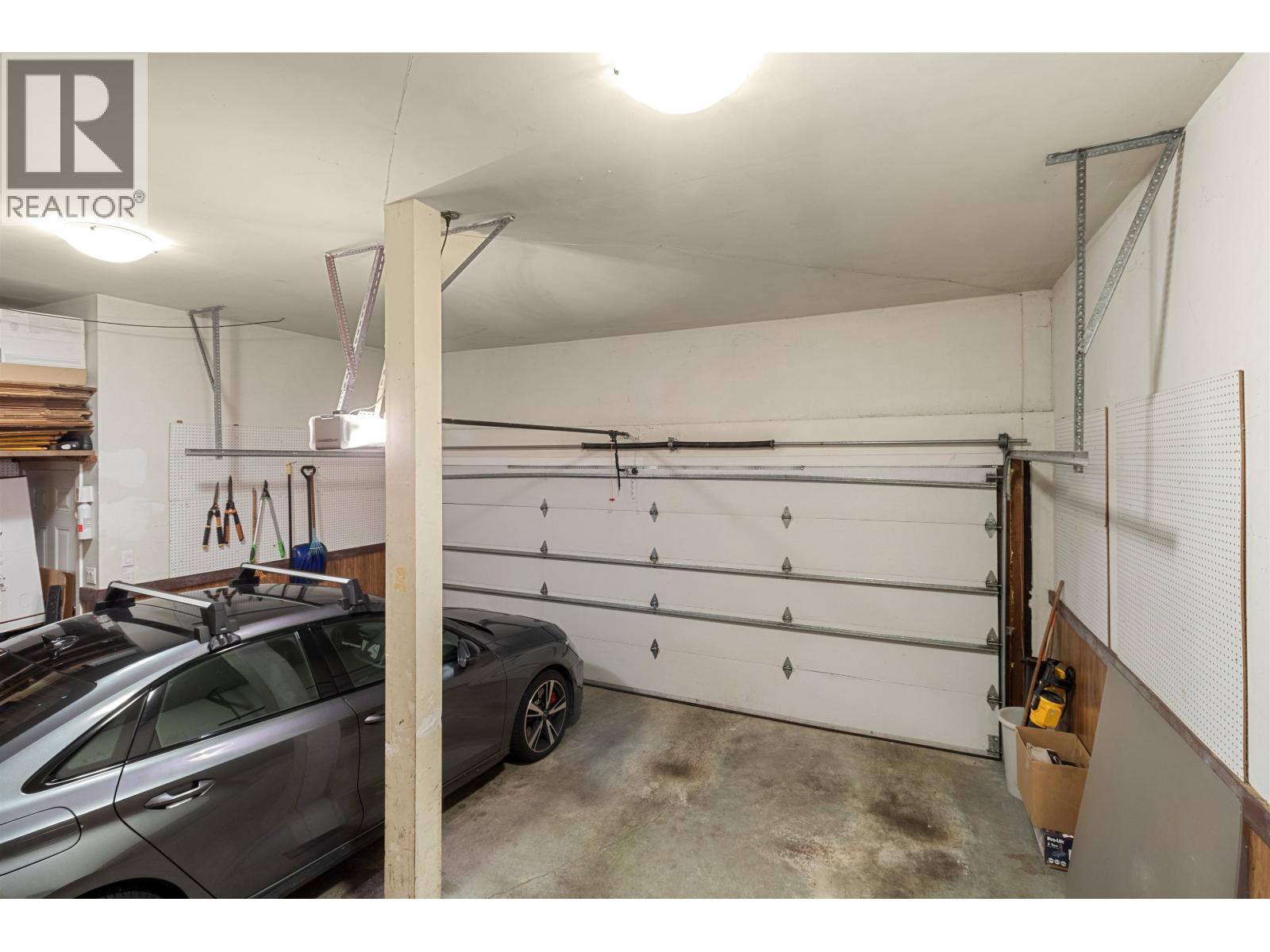 4635 CAULFEILD DRIVE — photo 33