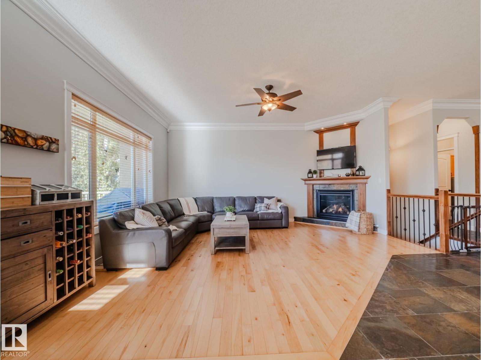 5204 63 ST - 12