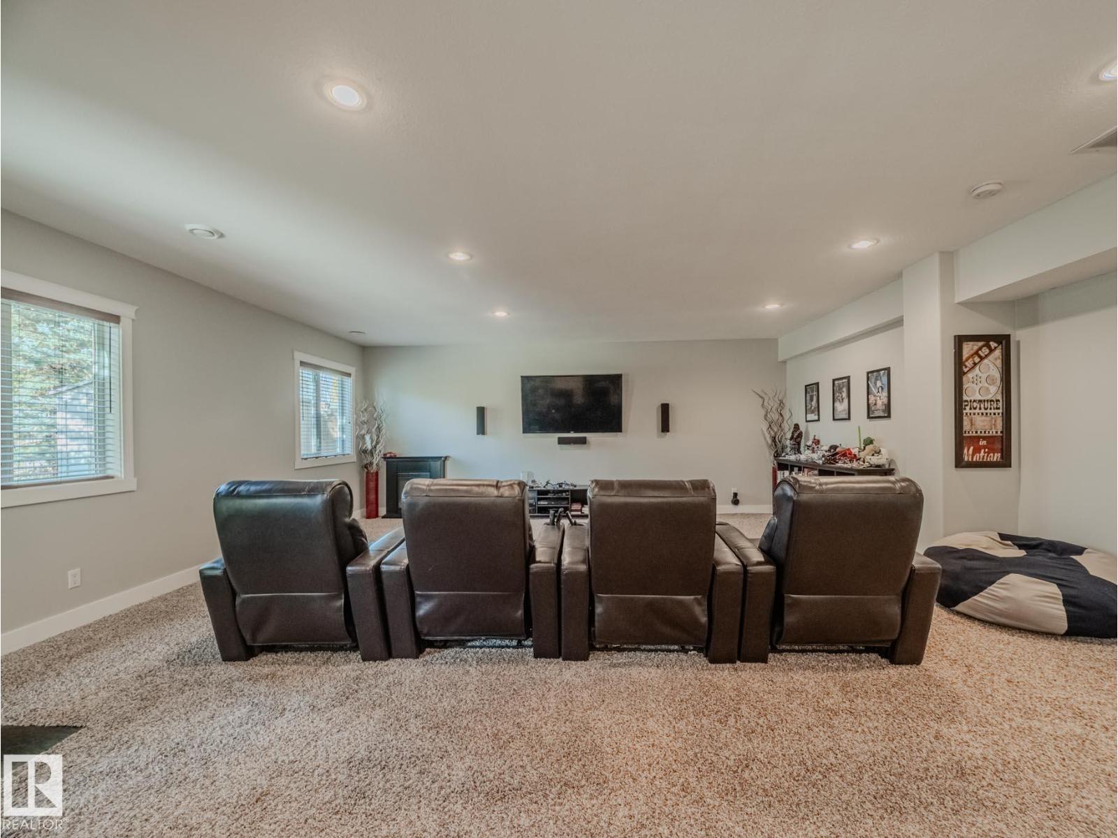5204 63 ST - 32