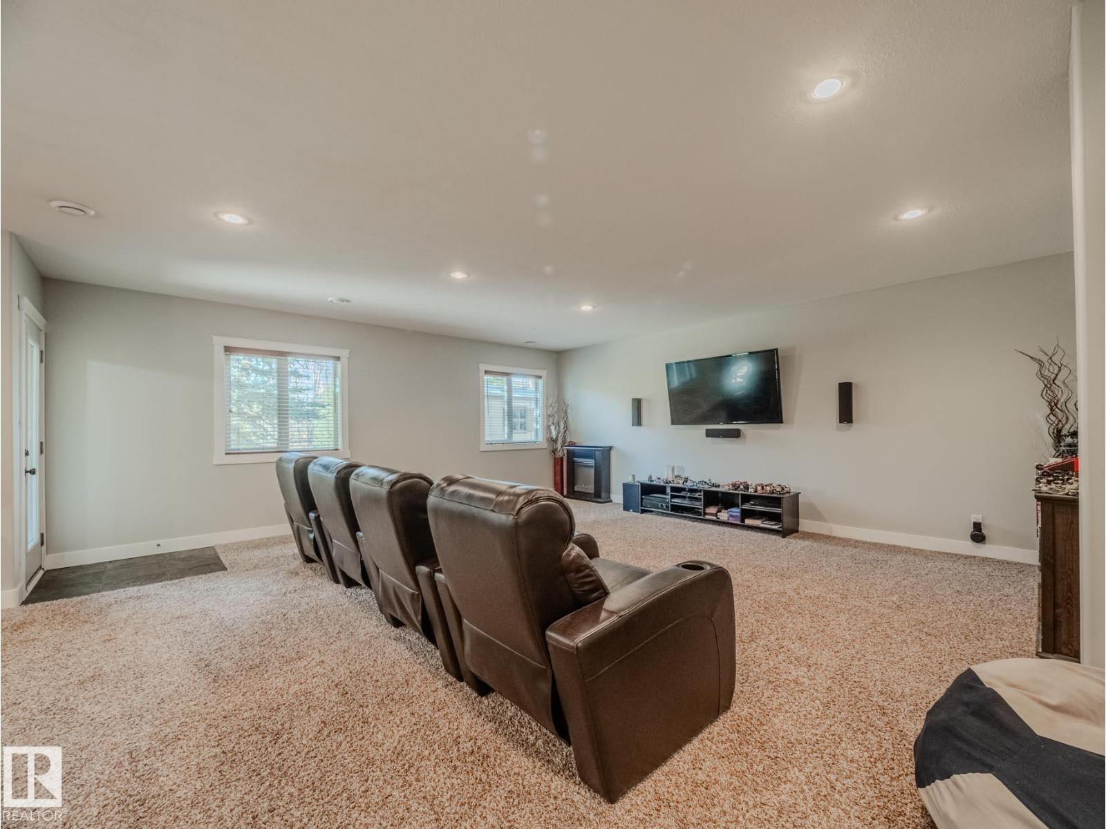 5204 63 ST - 33