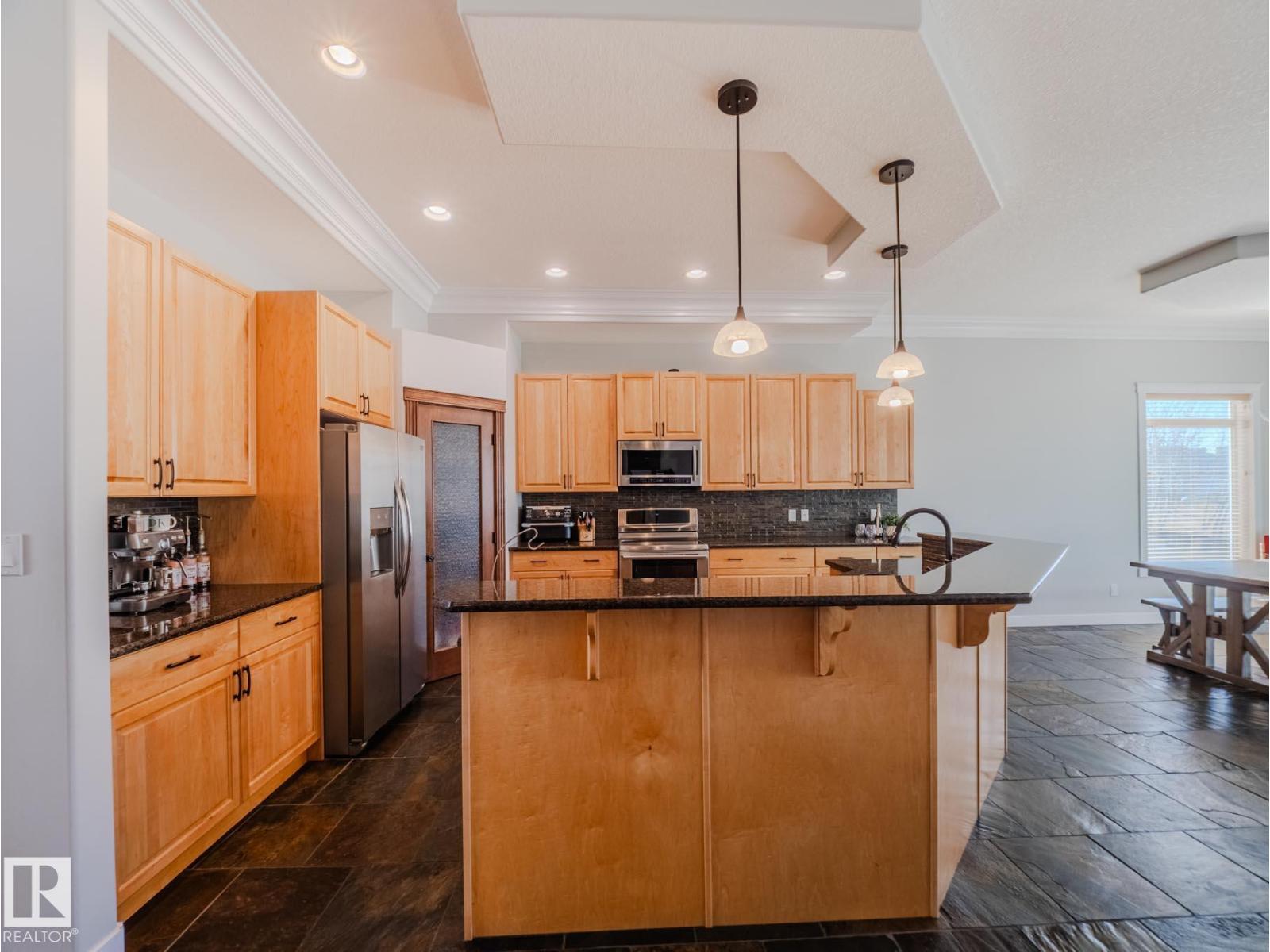 5204 63 ST - 8