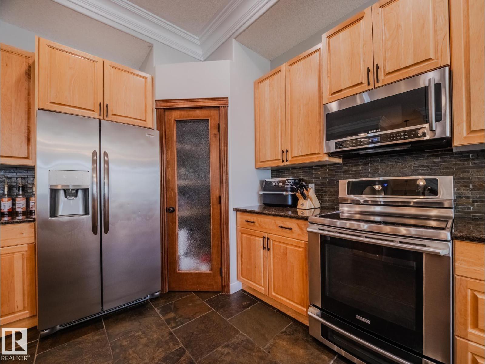5204 63 ST - 9