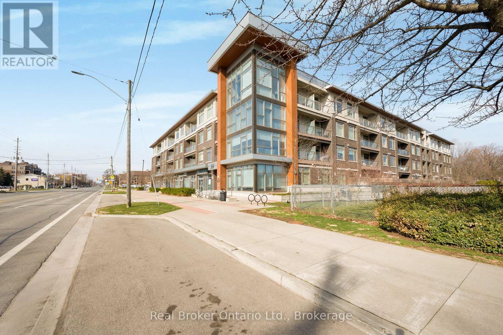 302 - 457 PLAINS ROAD W