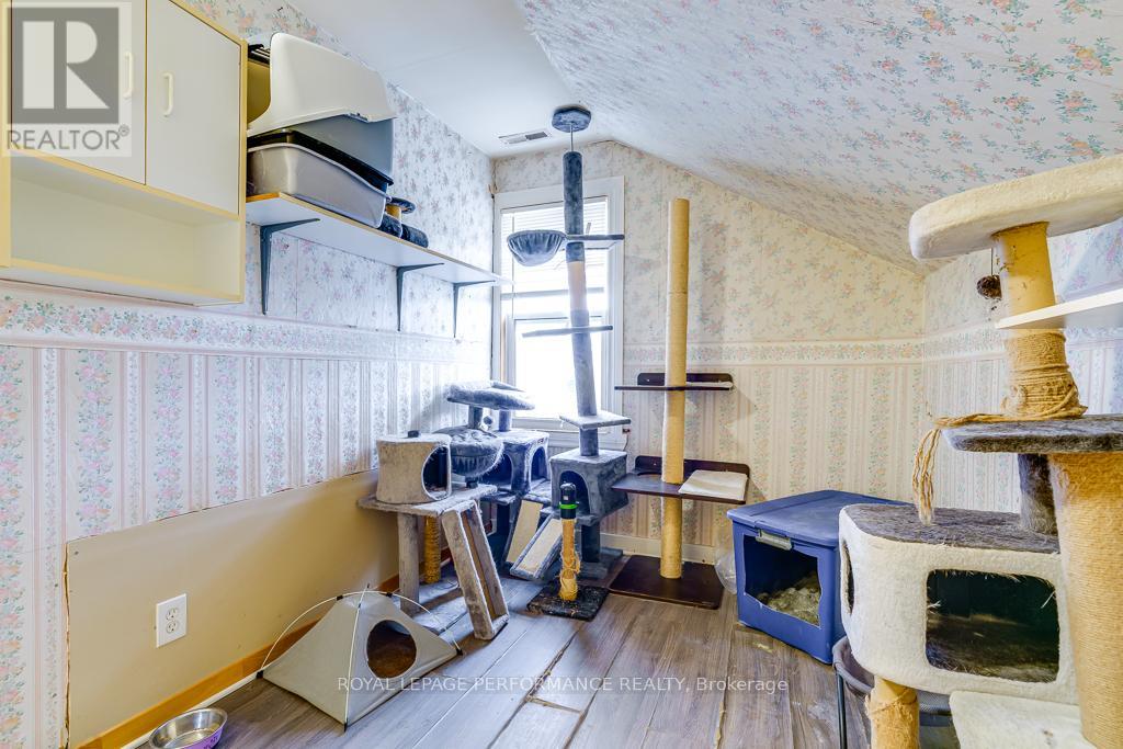 4 LAUBER AVENUE - 16