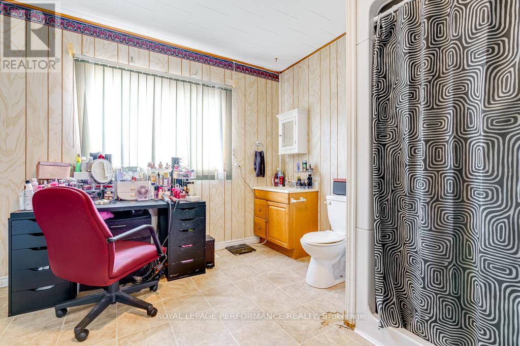 4 LAUBER AVENUE - 18