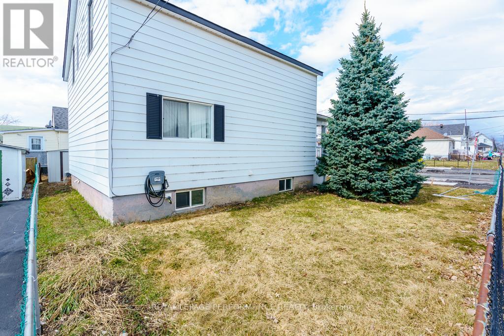 4 LAUBER AVENUE - 21