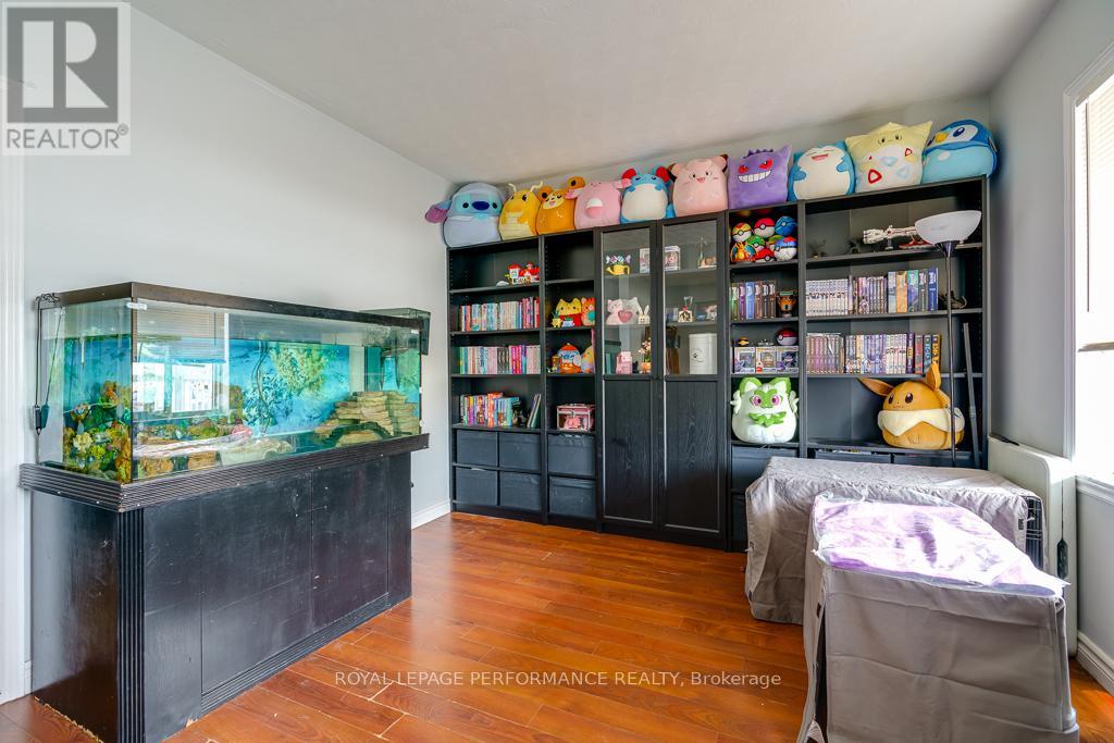 4 LAUBER AVENUE - 7