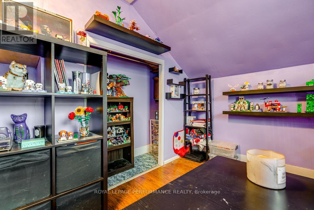4 LAUBER AVENUE - 8