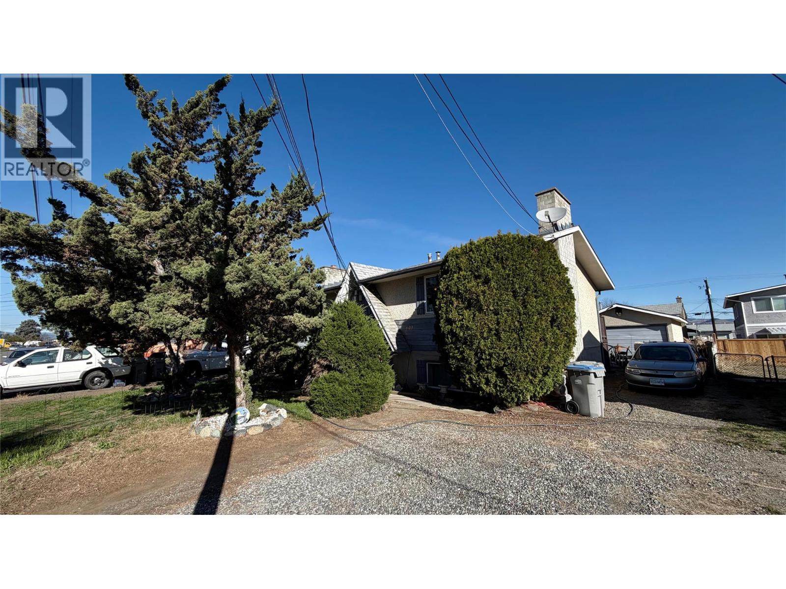 640 | 642 COURTENAY CRESCENT CRESCENT - 4