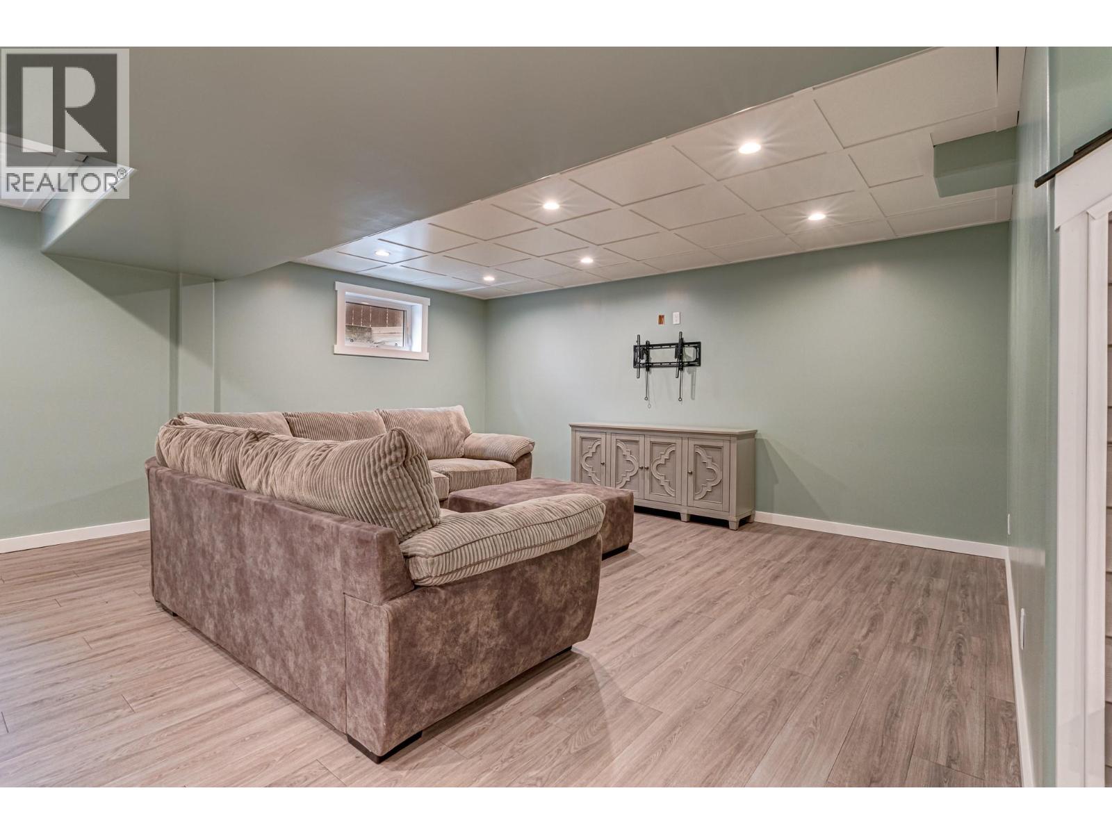 5 CALEDONIA PLACE - 35