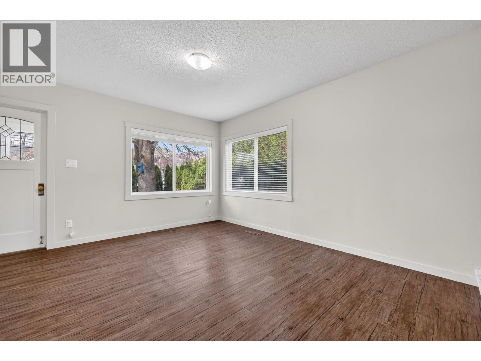  991 Coronation Avenue, Kelowna