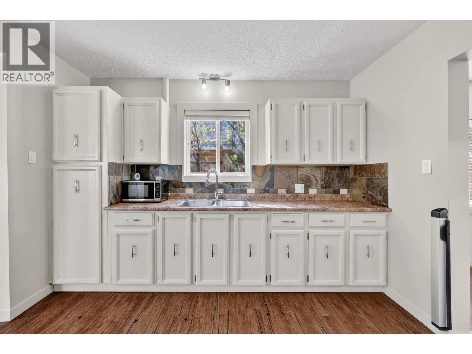  991 Coronation Avenue, Kelowna