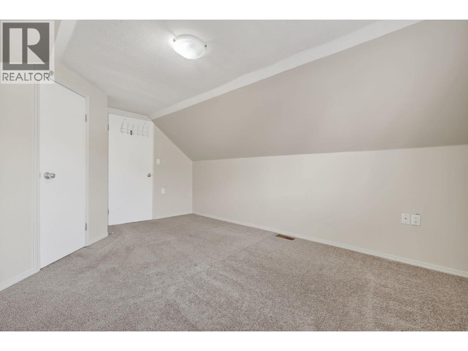  991 Coronation Avenue, Kelowna