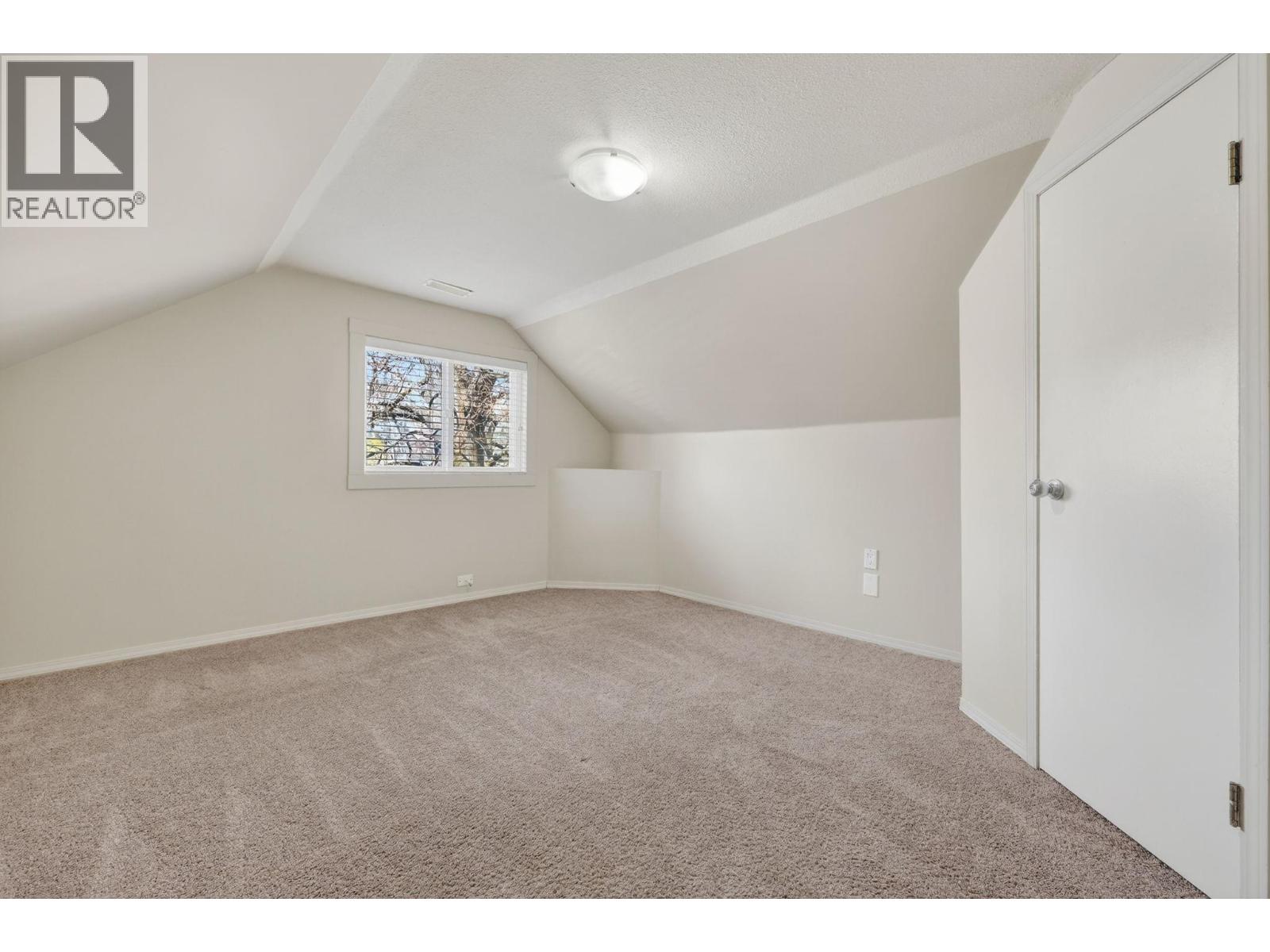  991 Coronation Avenue, Kelowna