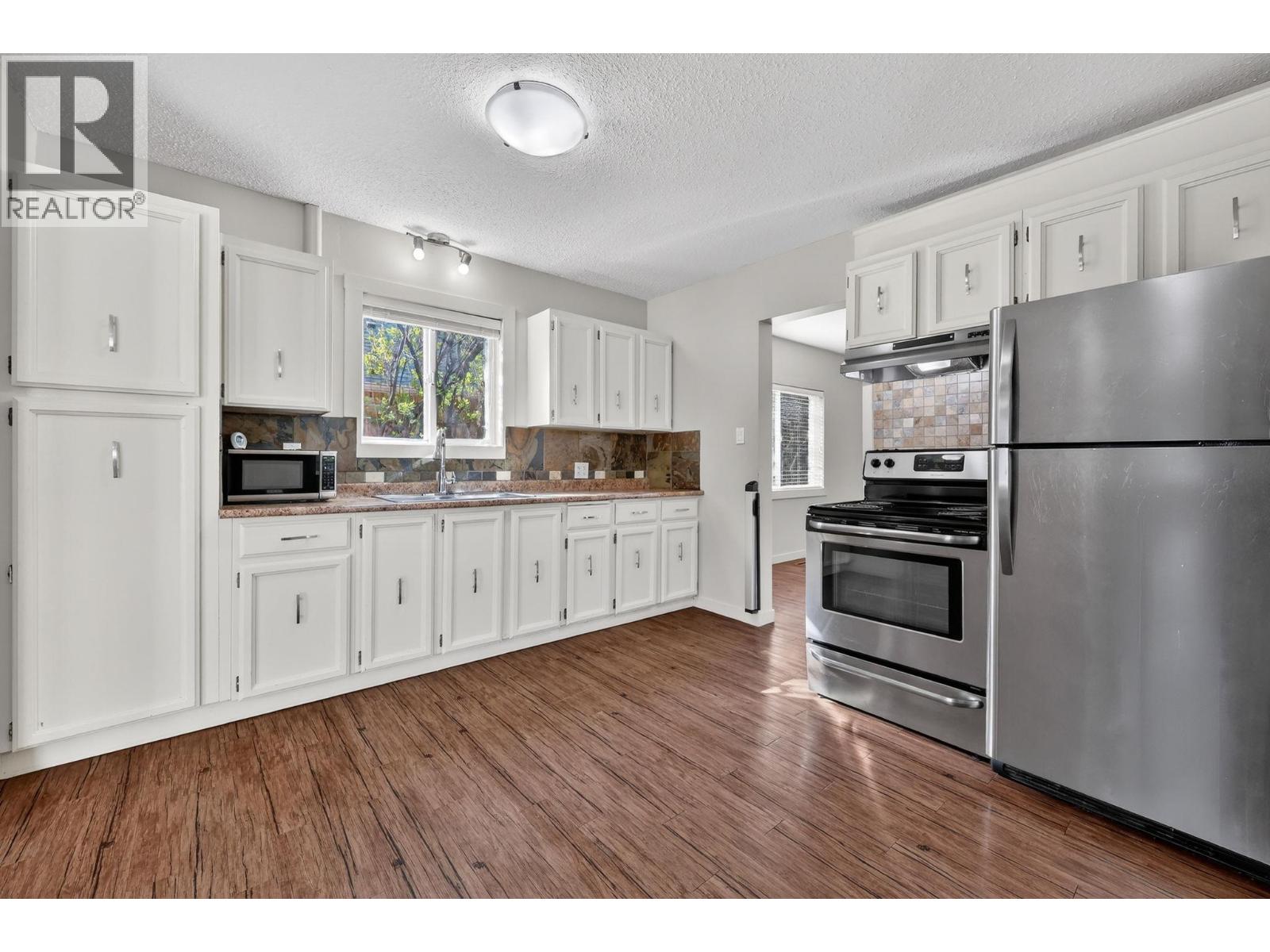  991 Coronation Avenue, Kelowna