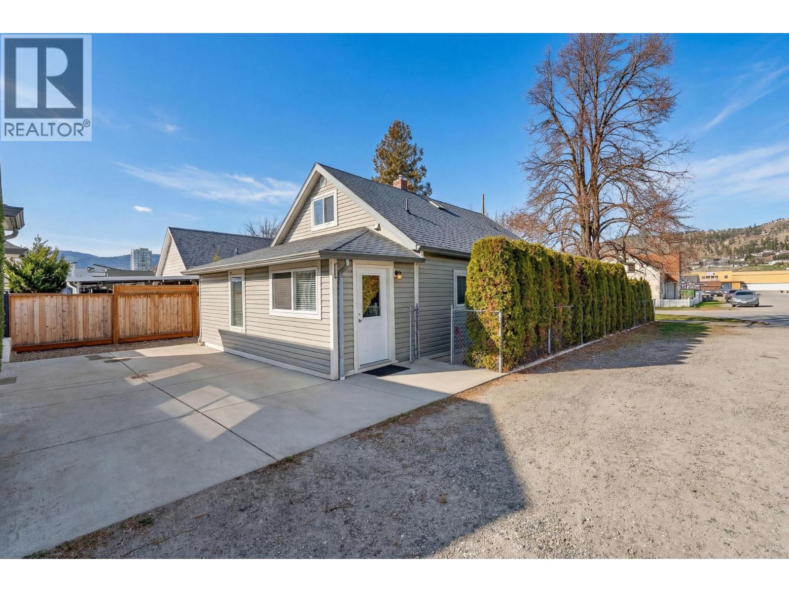  991 Coronation Avenue, Kelowna