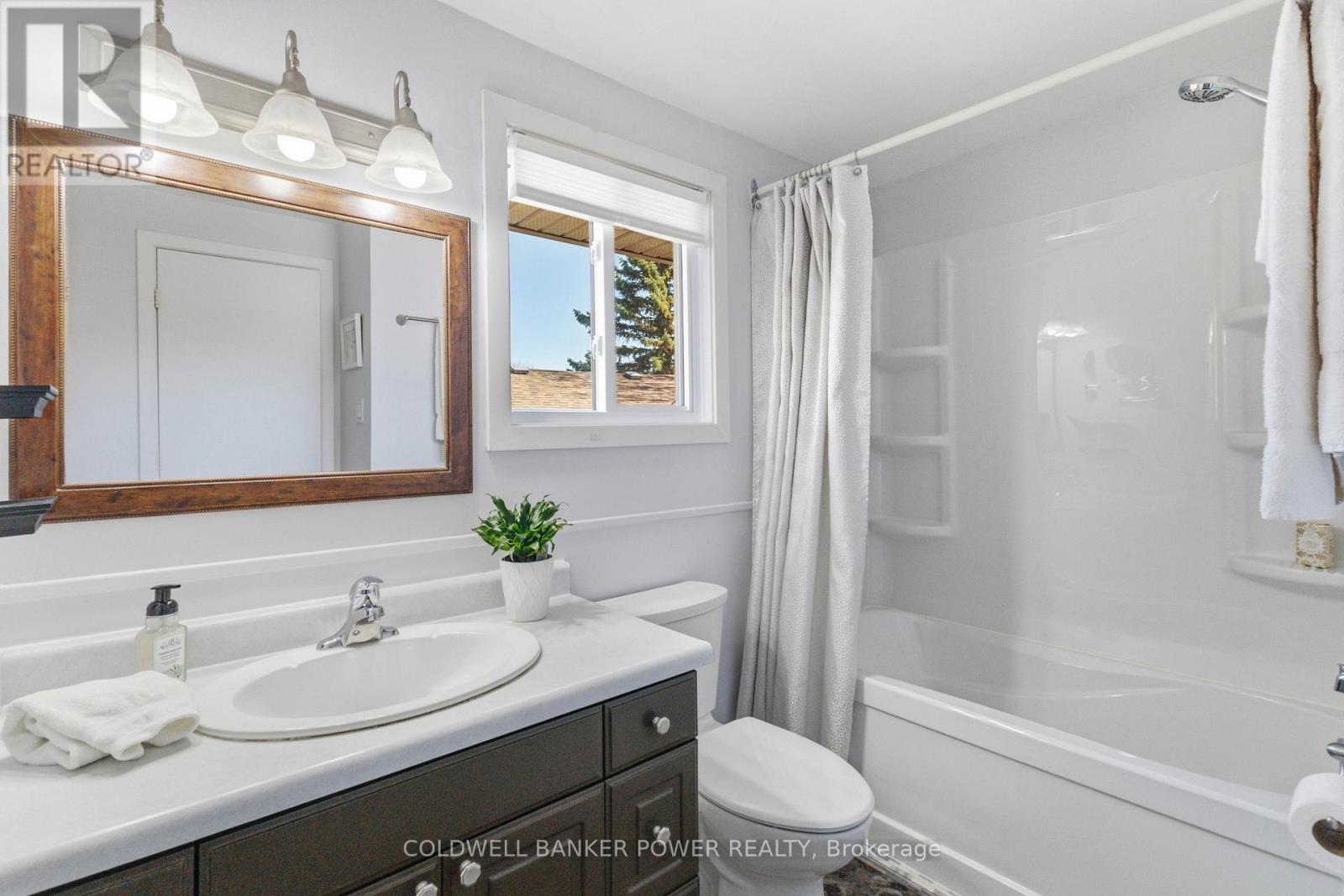 402 FERNDALE AVENUE Property Photo