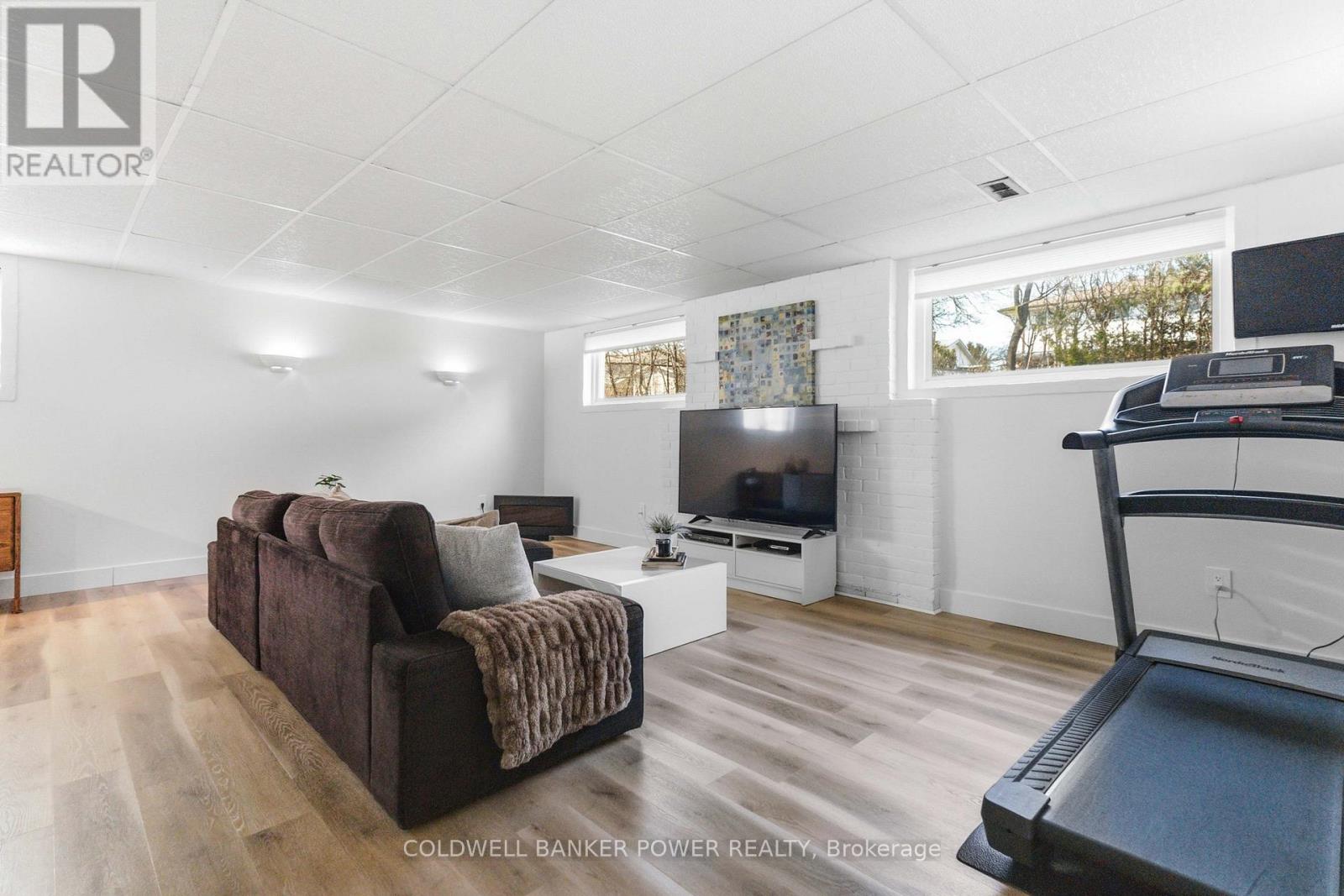 402 FERNDALE AVENUE Property Photo