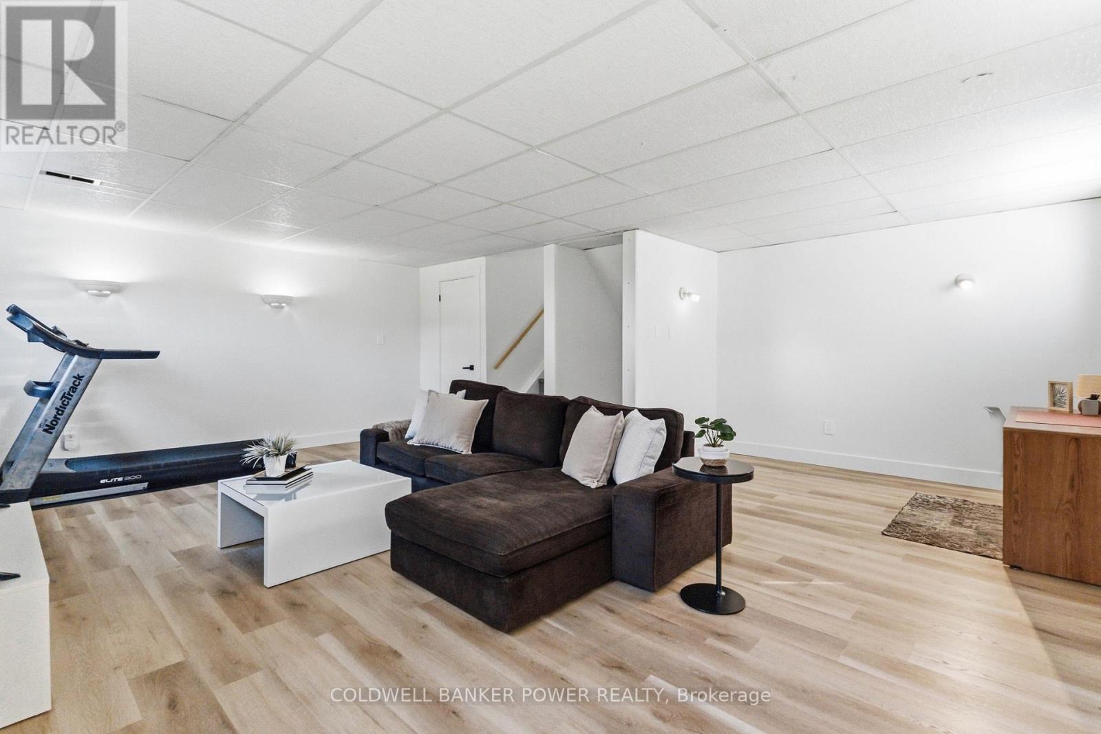 402 FERNDALE AVENUE Property Photo