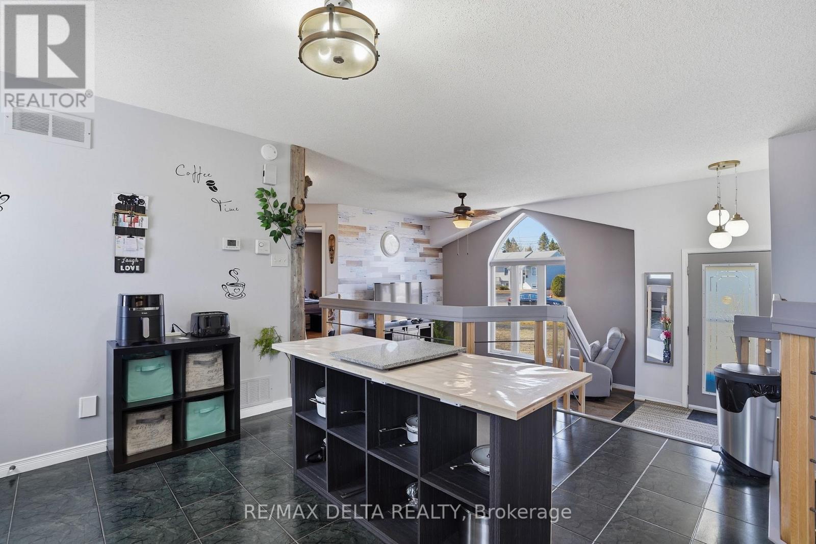 531 DEVISTA BOULEVARD - 11