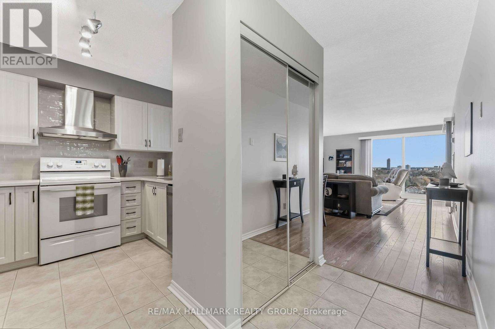 906 - 545 ST LAURENT BOULEVARD — photo 7