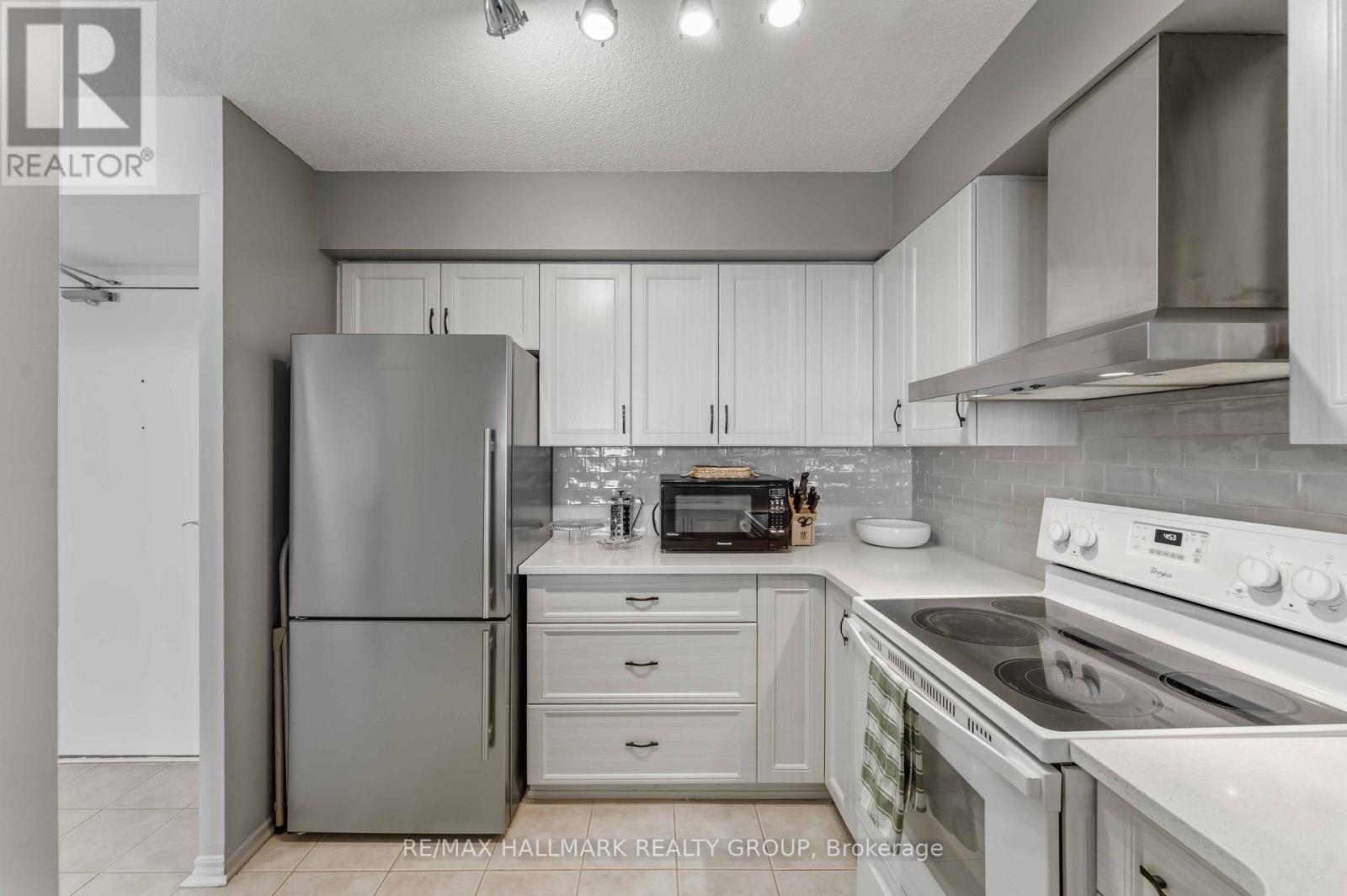 906 - 545 ST LAURENT BOULEVARD — photo 8