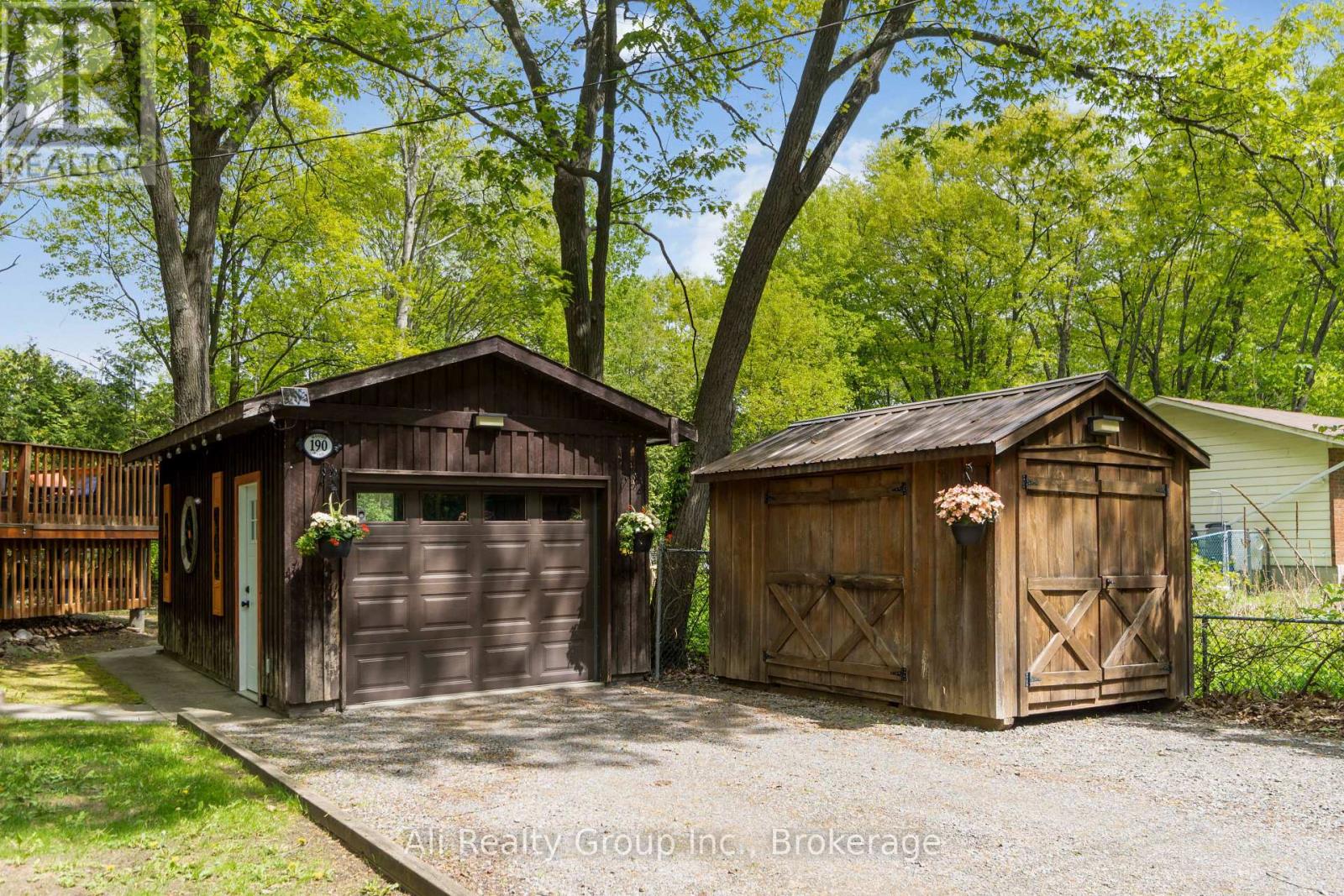 190 WOODS ROAD - 45