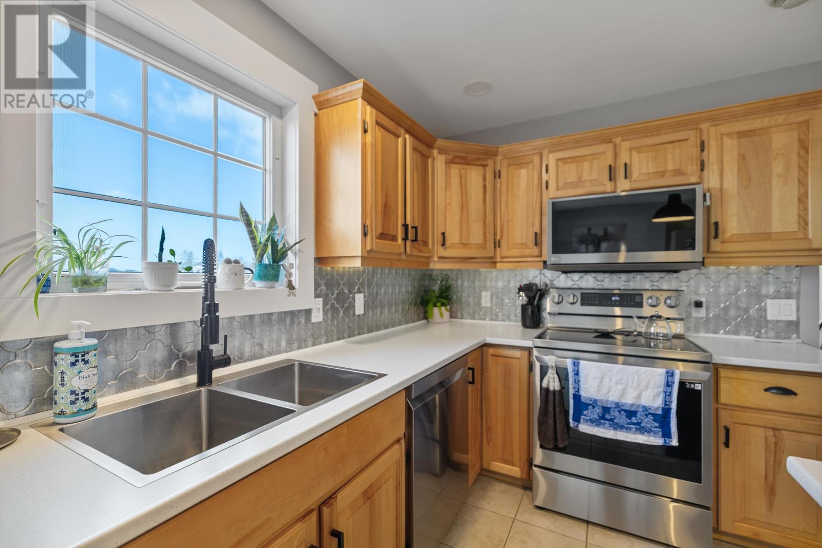 125 BIRKALLUM DRIVE - 18