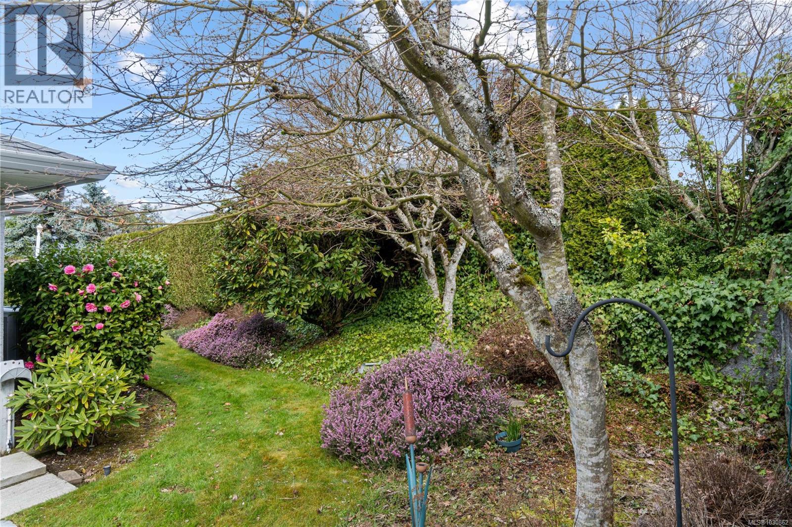 12 6595 Groveland Dr, Nanaimo