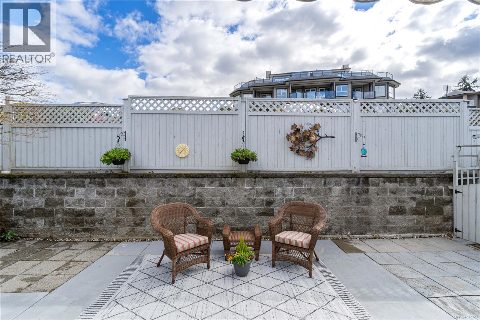 12 6595 Groveland Dr, Nanaimo