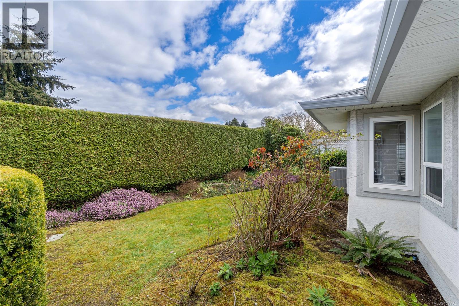 12 6595 Groveland Dr, Nanaimo