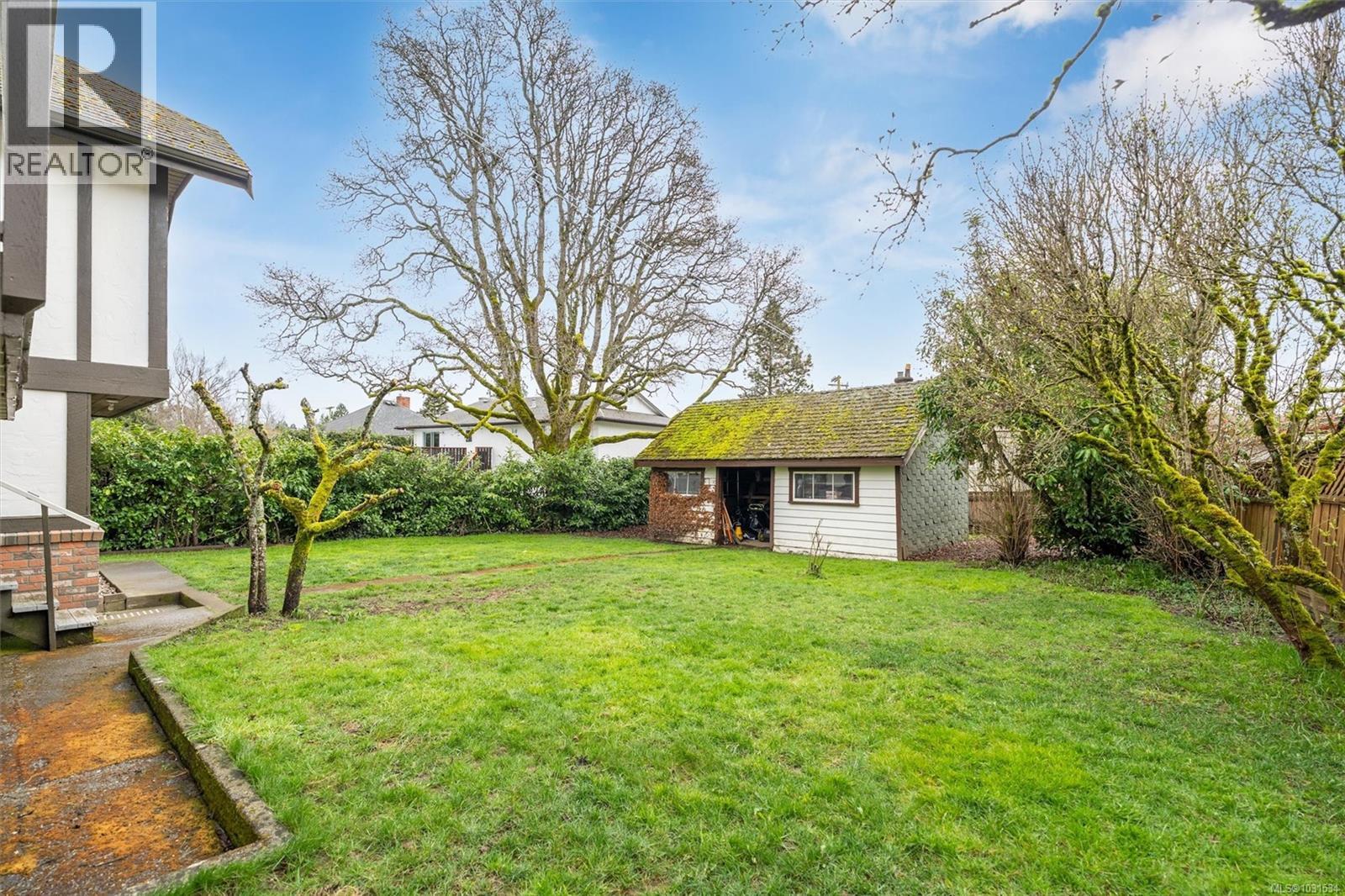 891 LAVENDER AVE - 27