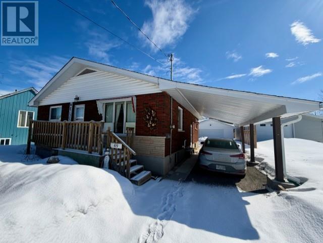 49 Kenogami AVE N
