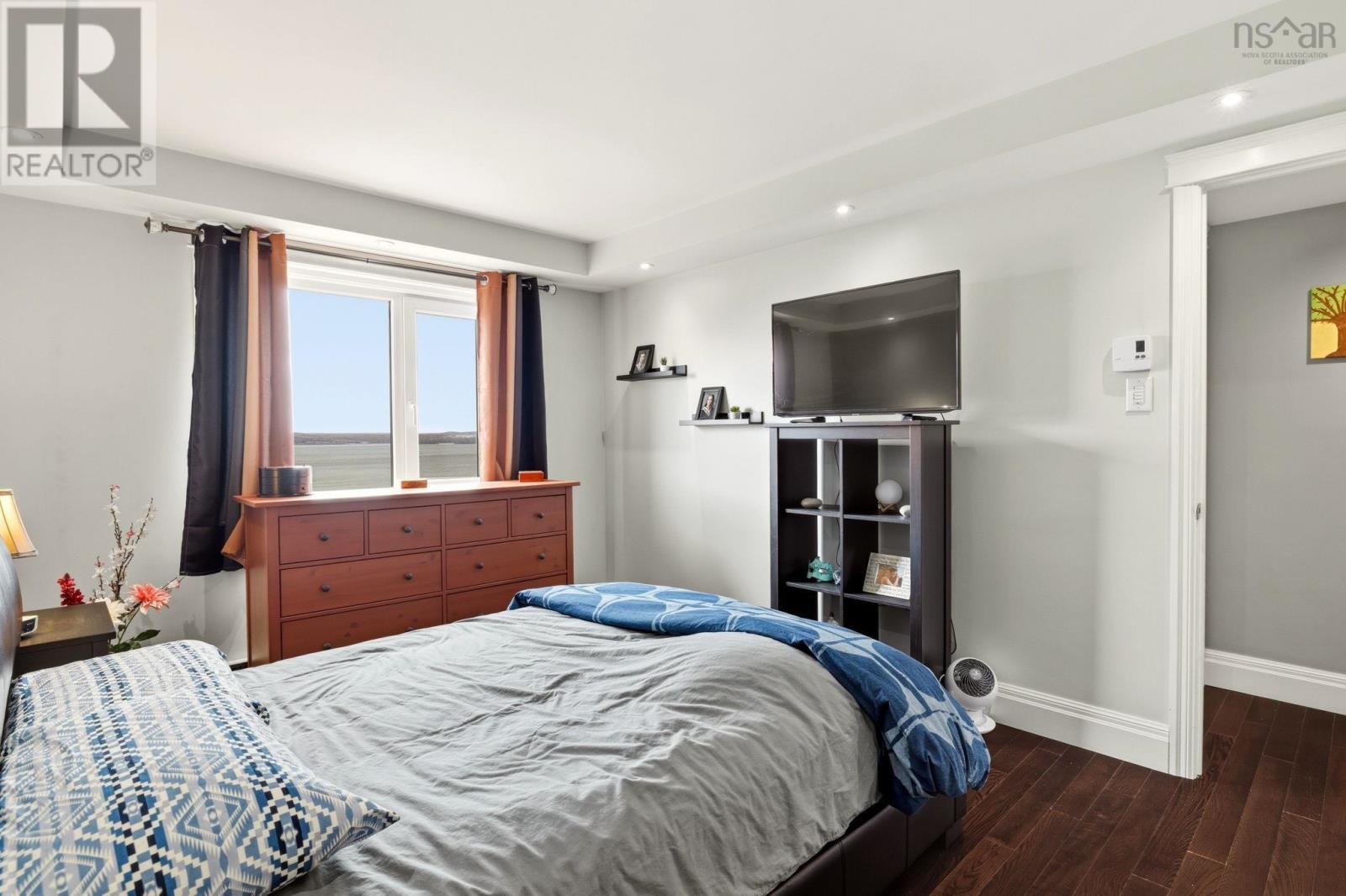 Property 27 of 31 of 821 45 Vimy Avenue