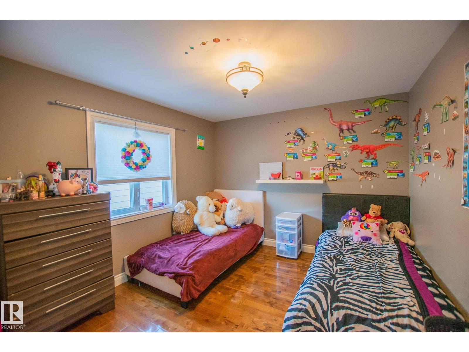 3719 LAKESHORE DR - 33