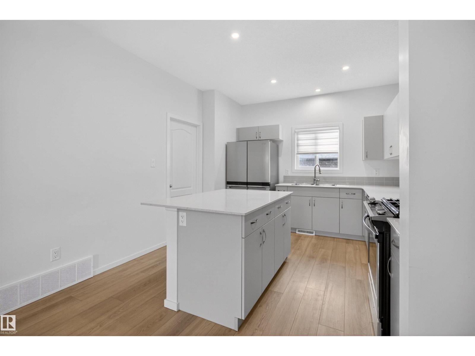 1265 ROSENTHAL BV NW, Edmonton