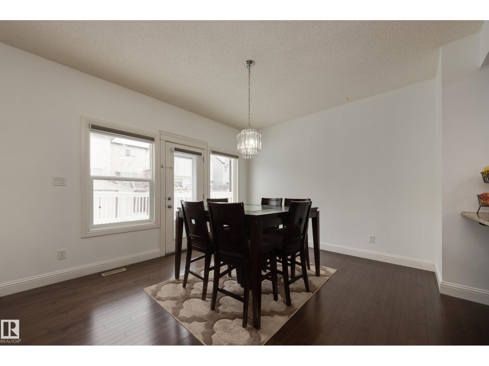 6131 10 AV SW, Edmonton