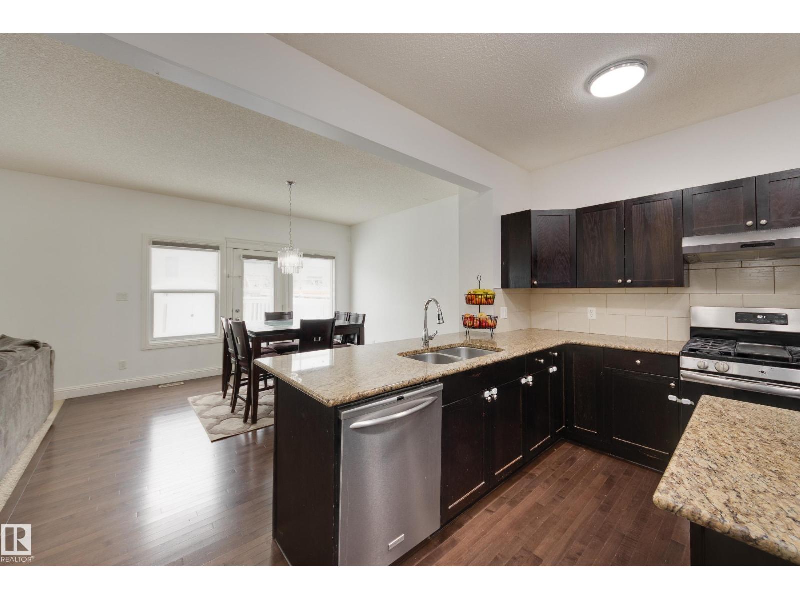 6131 10 AV SW, Edmonton