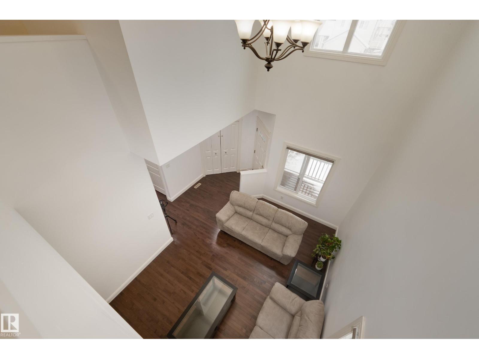 6131 10 AV SW, Edmonton