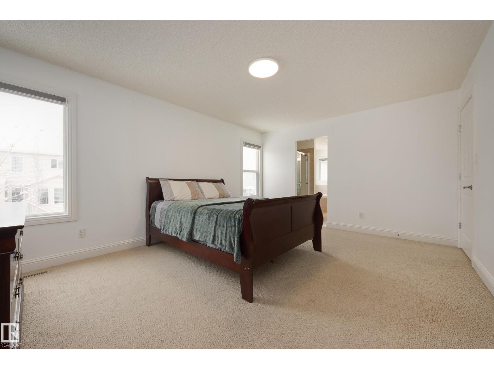 6131 10 AV SW, Edmonton